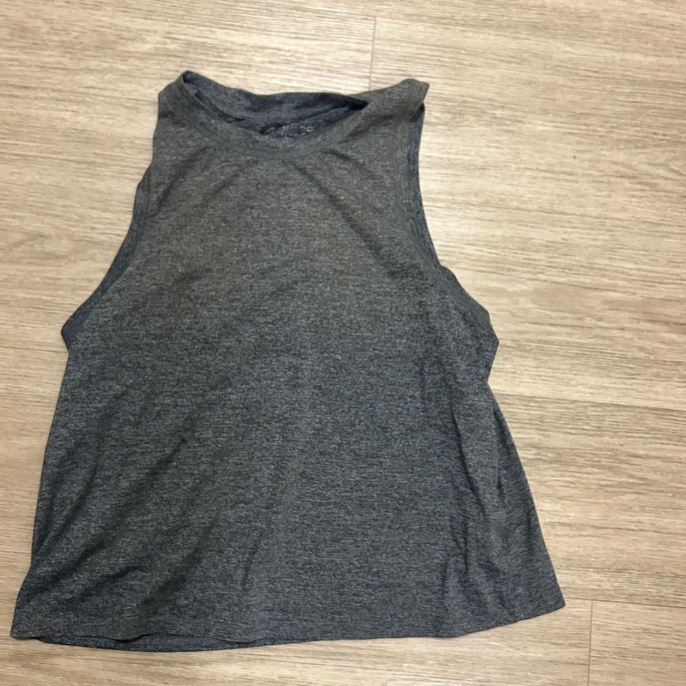 Quince grey workout top size medium